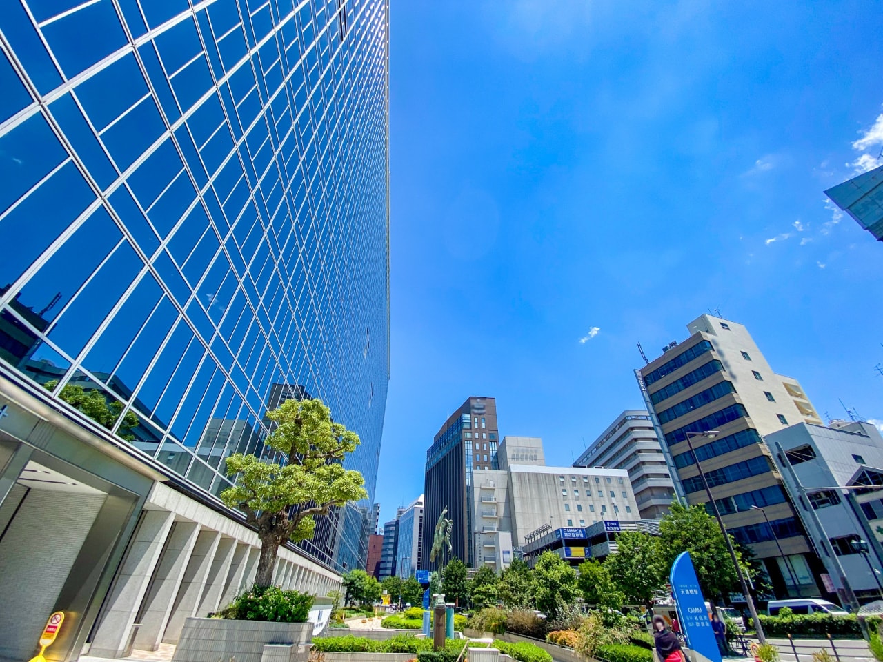 天満橋駅から徒歩5分好立地な落ち着いたオフィス街。